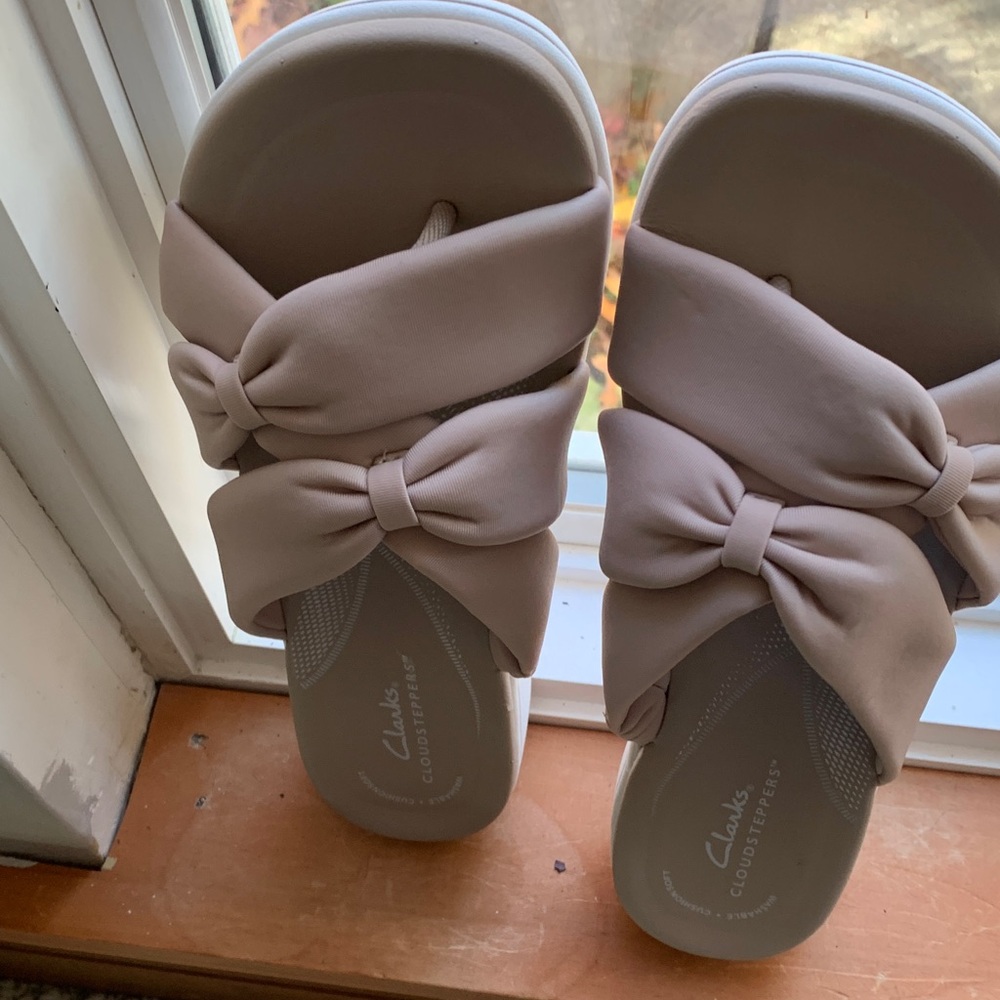 Clarks Beige Bow Slide Sandals